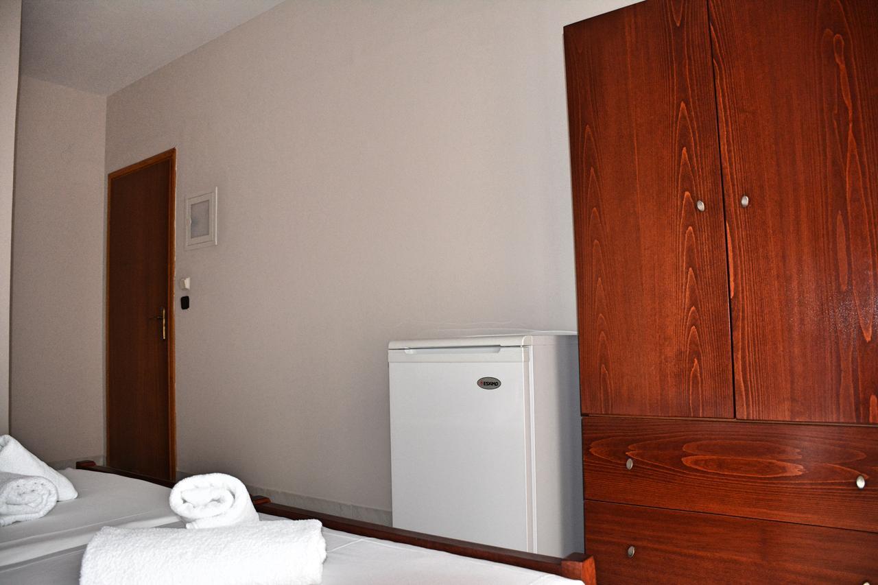 Mokos Rooms Perdika  Exterior photo