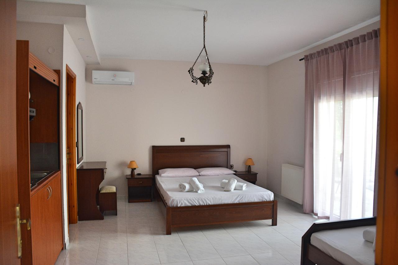Mokos Rooms Perdika  Exterior photo