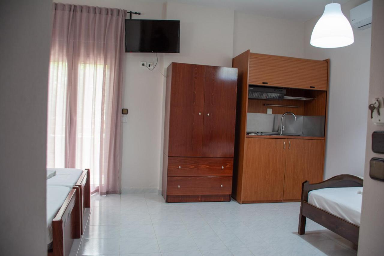 Mokos Rooms Perdika  Exterior photo